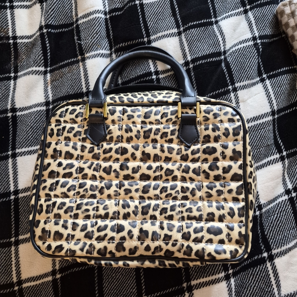 Chic Leopard Print Travel Bag With Many Zippered Pockets